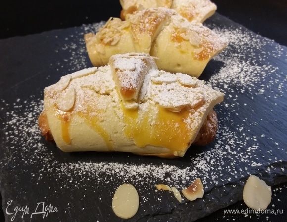 Апельсиновые круассаны с марципановой начинкой 