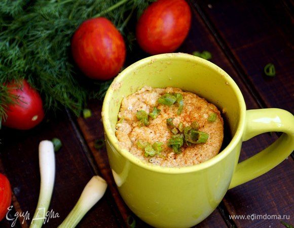 Быстрый овсяно-сырный кекс в кружке