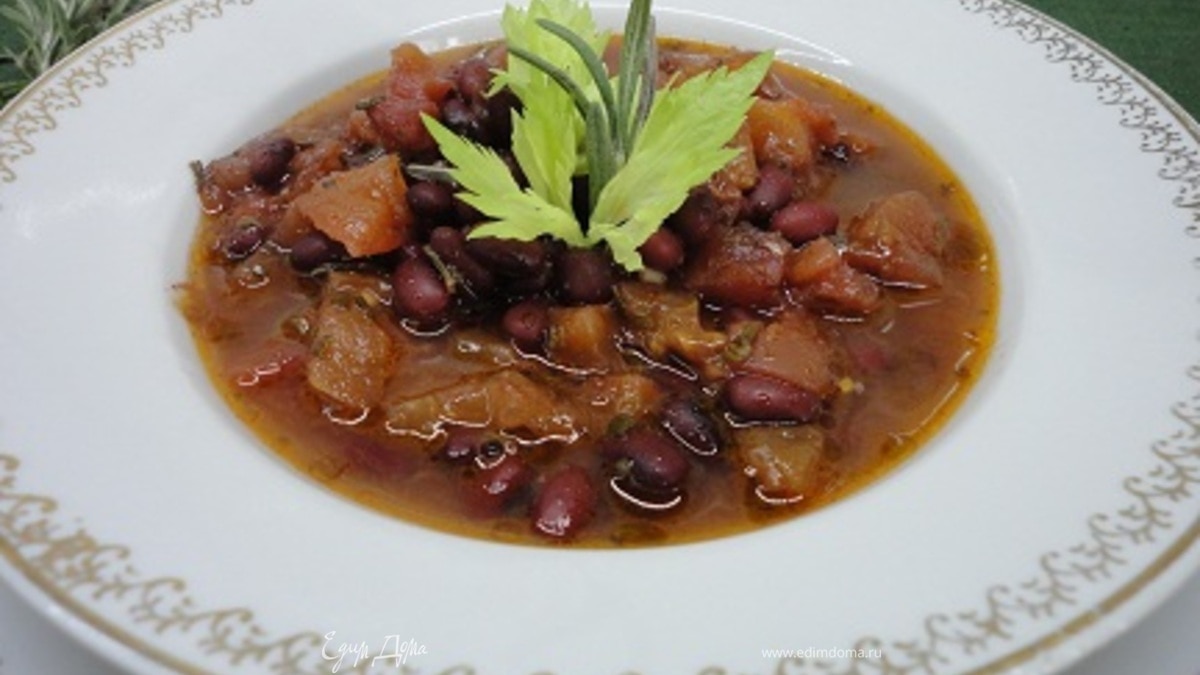 Фасоль в томатном соусе с розмарином