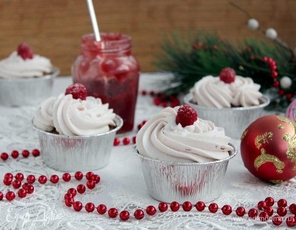 Банановые капкейки с малиновым джемом