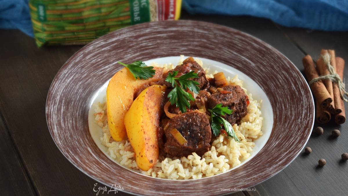 Стифадо из говядины с айвой и рисом