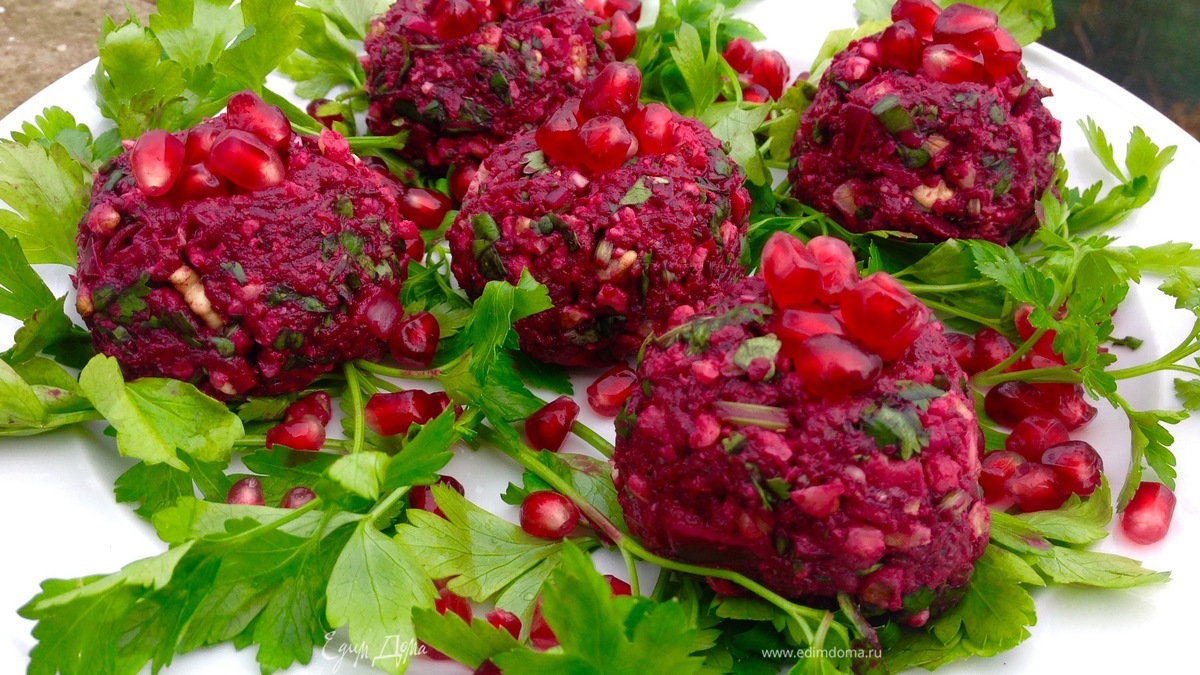 Закуска из свеклы, орехов и специй