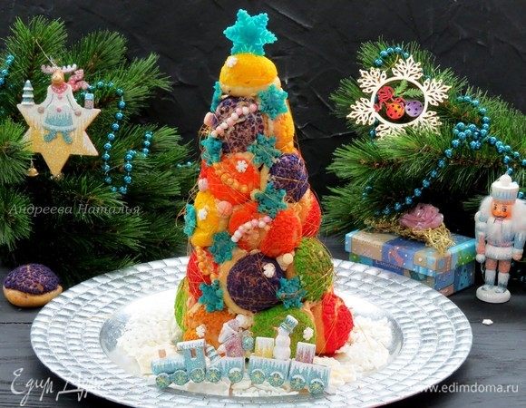 Елочка из пирожных «Шу» с пломбирным кремом Елочка из пирожных «Шу» с пломбирным кремом