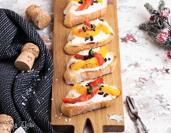 Брускетта с печеным перцем и сыром