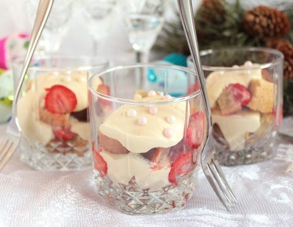 Бисквит с клубникой и сливочным кремом Бисквит с клубникой и сливочным кремом