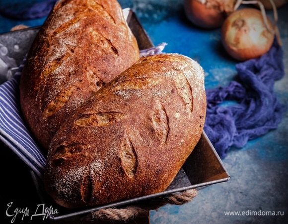 Батоны на пшеничной закваске с беконом и луком
