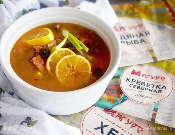 Рыбная солянка с грибами и креветками