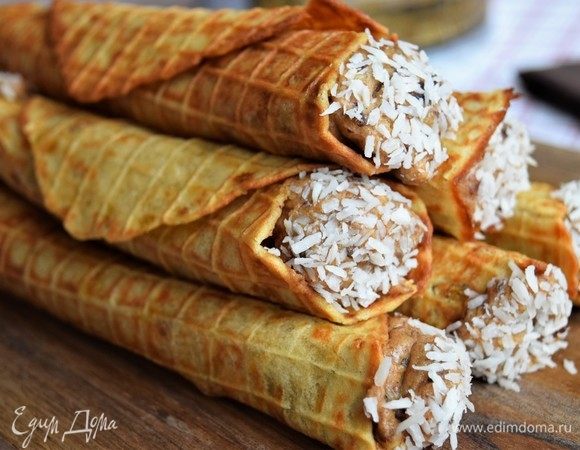 Банановые вафли с кремом из фиников и орехов Банановые вафли с кремом из фиников и орехов