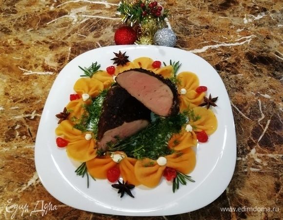 Свиная вырезка в кофейной панировке с пастой Свиная вырезка в кофейной панировке с пастой