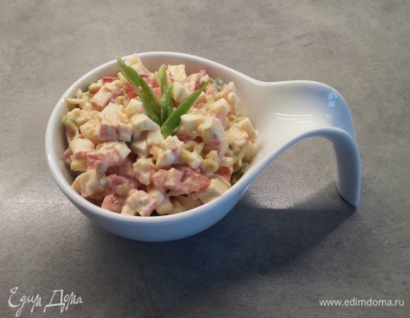 Салат с крабовыми палочками и помидорами
