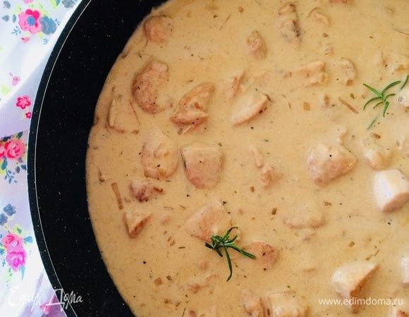 Куриная грудка в сметанном соусе