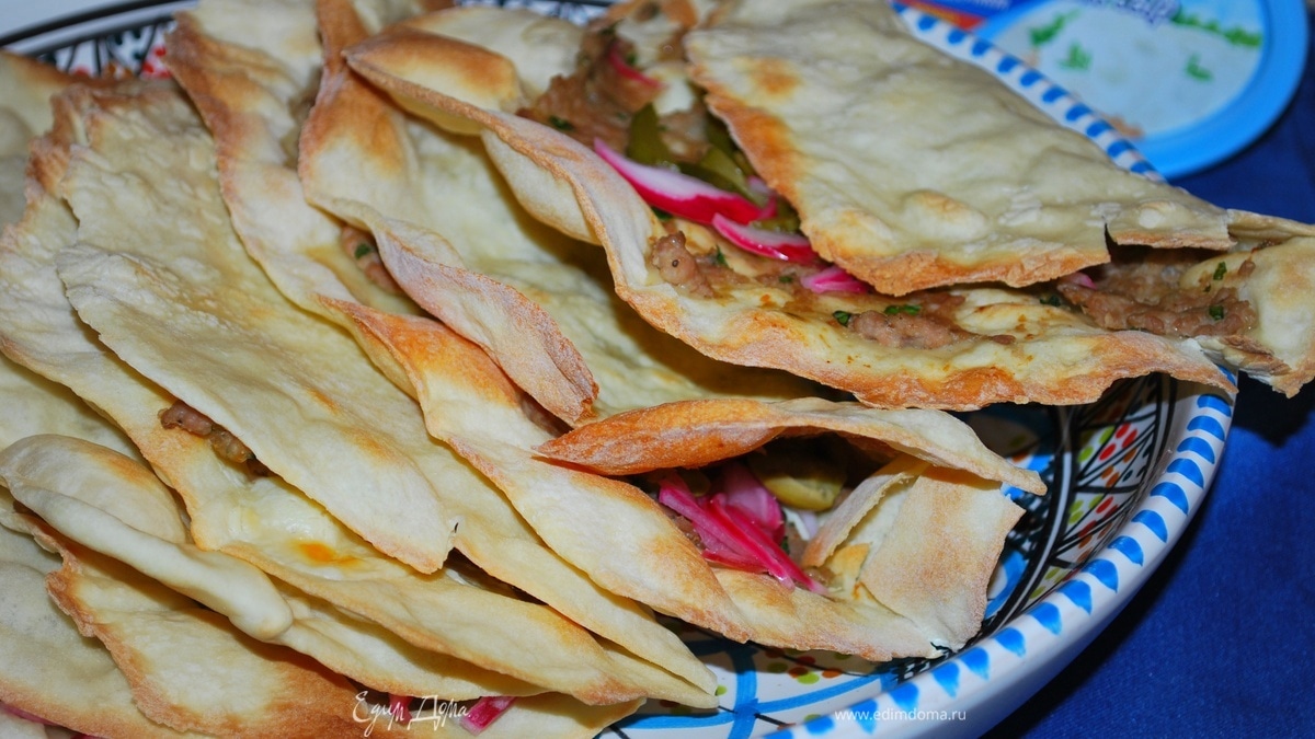 Лепешки с сыром и фаршем