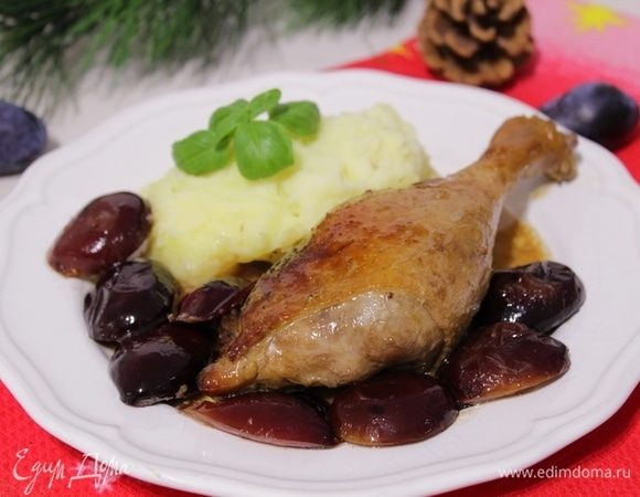 Утка, запеченная со сливой
