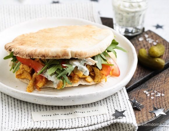 Пита с курицей, перцем и беконом Пита с курицей, перцем и беконом