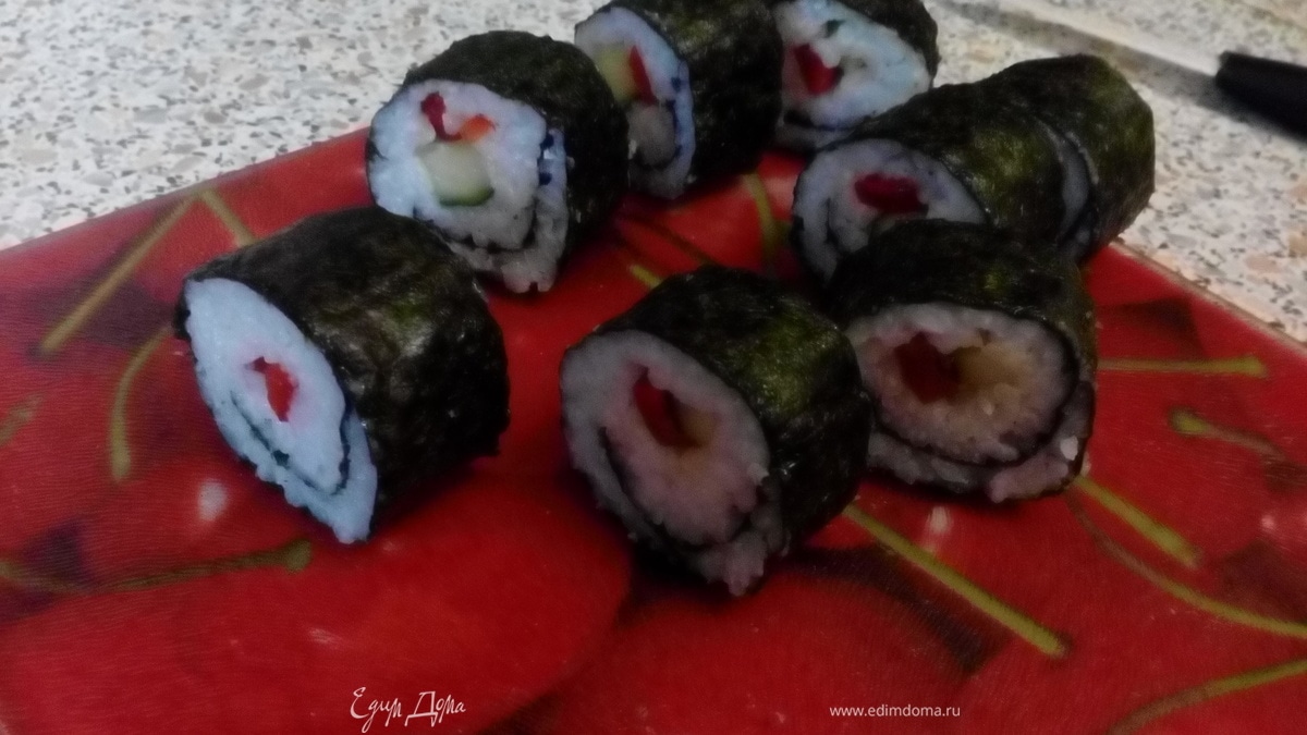 Ролл с огурцом и перцем