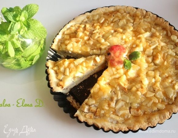 Яблочный пирог с творогом и грецкими орехами