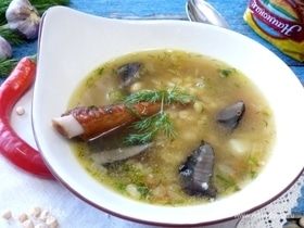 Гороховый суп с копченостями и лесными грибами