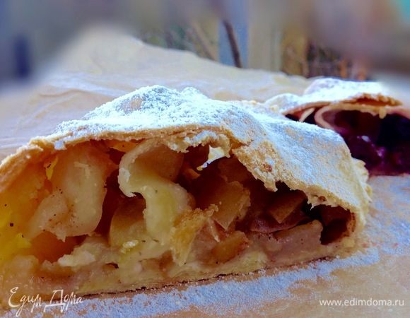 Штрудель с яблоками и вишней Штрудель с яблоками и вишней