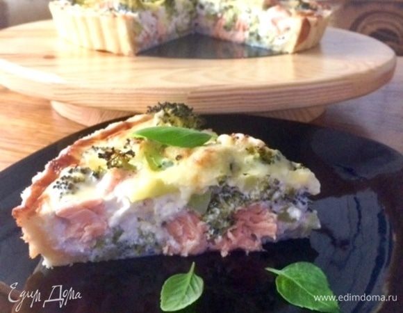 Киш с семгой и брокколи