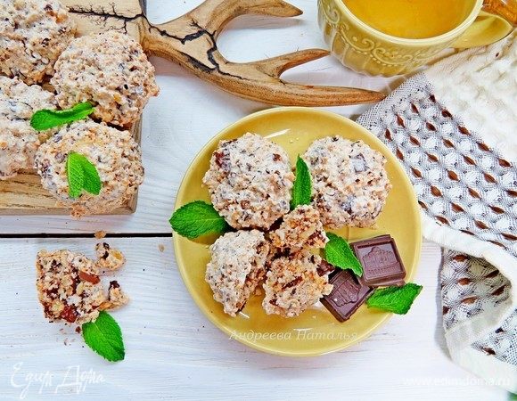 Печенье с кокосом, орехами и шоколадом Печенье с кокосом, орехами и шоколадом