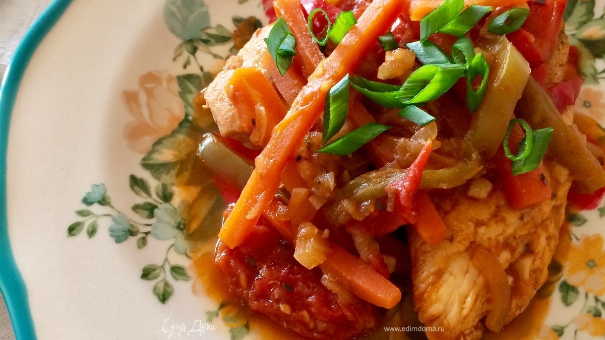 Куриные грудки с овощами
