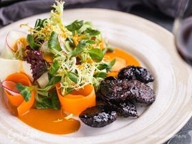 Салат с печенью кролика шеф-повара ресторана Carne/Vino