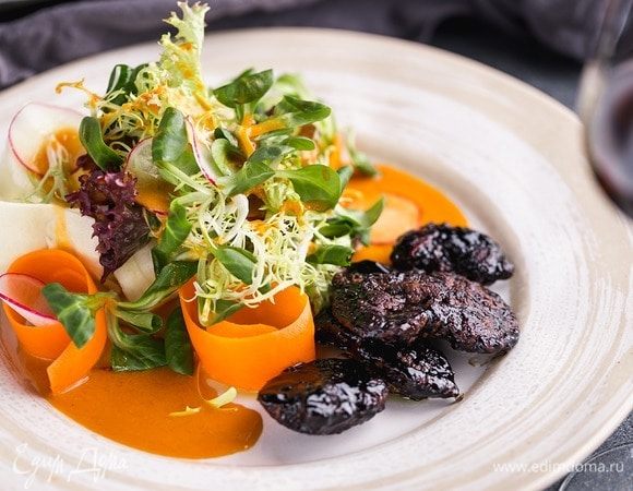 Салат с печенью кролика от шеф-повара ресторана Carne/Vino Салат с печенью кролика от шеф-повара ресторана Carne/Vino