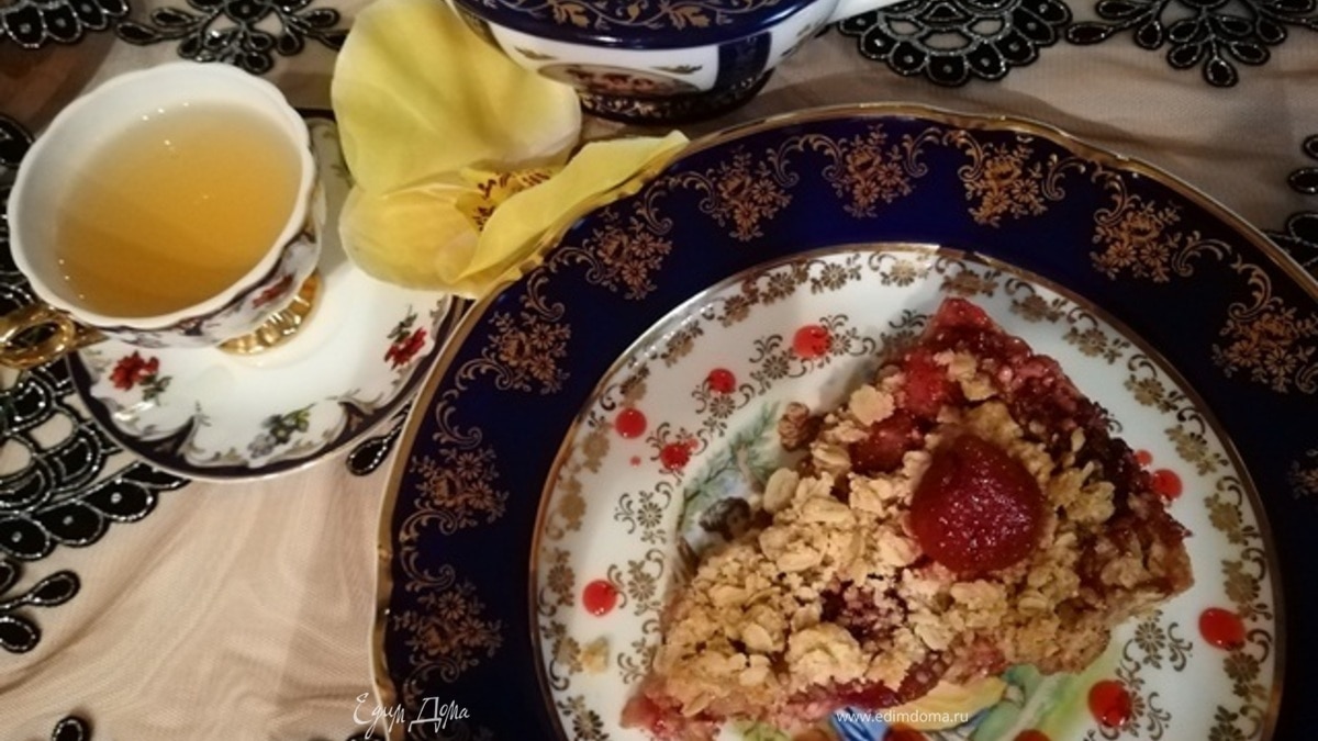 Английский овсяный пирог с клубникой