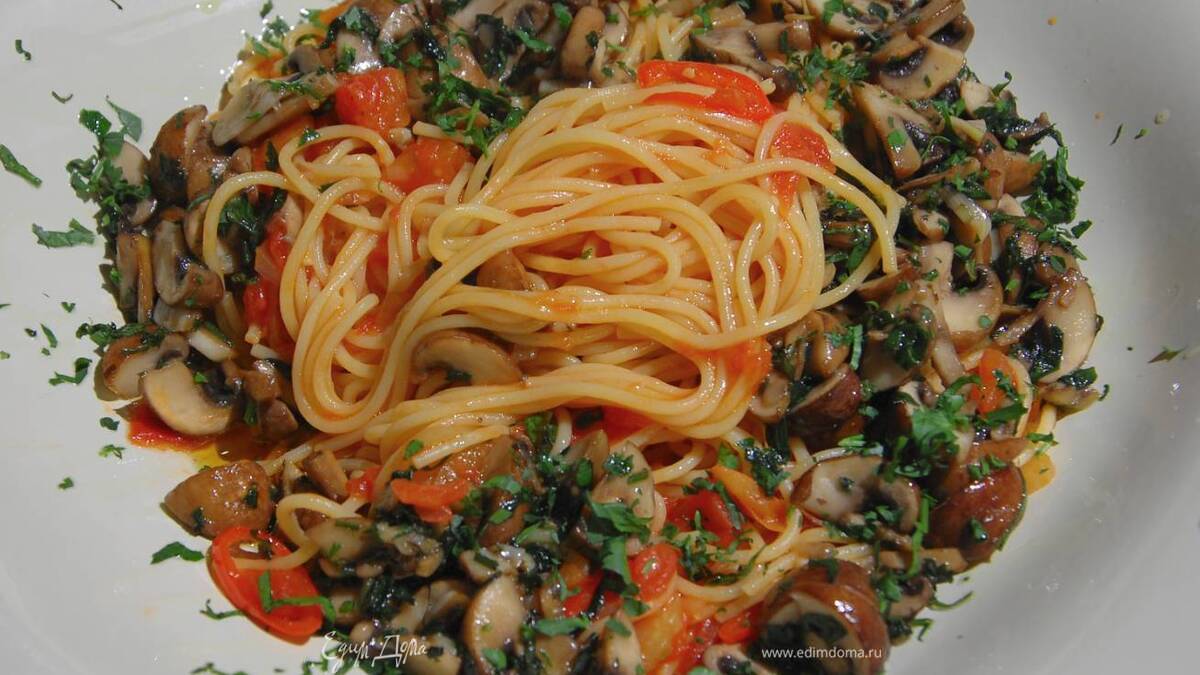 Острые спагетти с чесноком и грибами