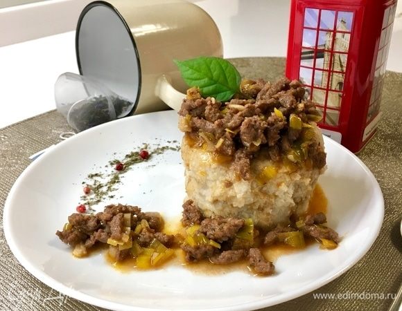 Овсяная каша с мясным соусом и красным вином
