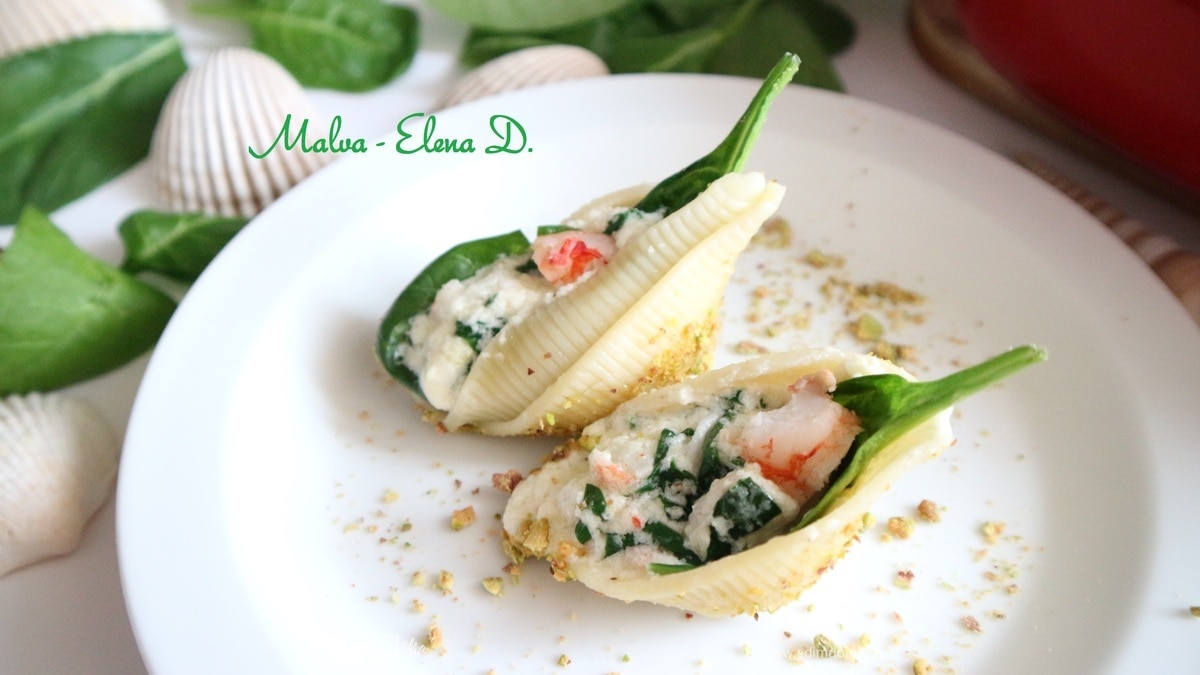 Конкильони с креветками и соусом альфредо