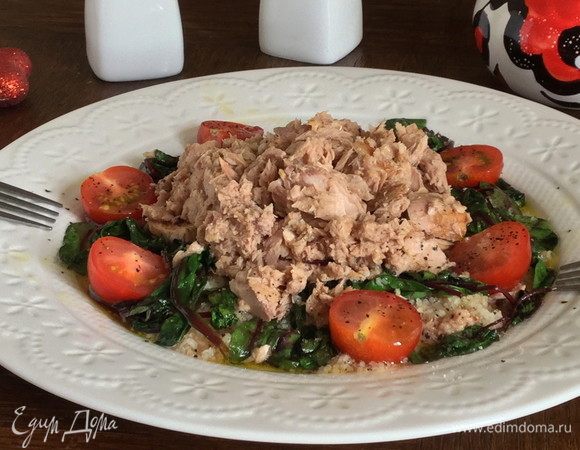 Салат с тунцом и карамелизированным мангольдом Салат с тунцом и карамелизированным мангольдом