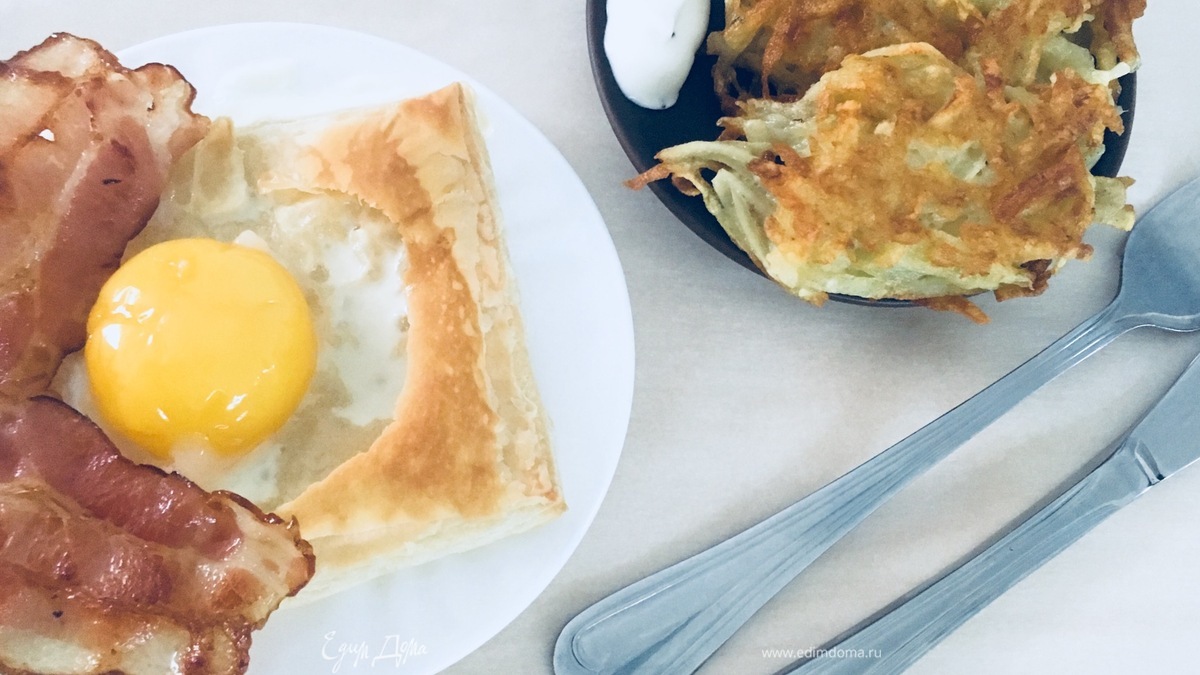 Хашбраун с яичницей и беконом