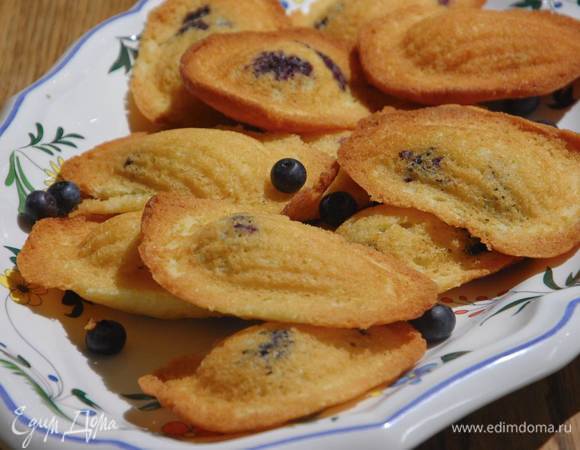 Лимонное печенье «Мадлен» с голубикой Лимонное печенье «Мадлен» с голубикой