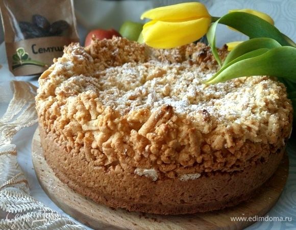 Пирог с финиками и воздушными белками