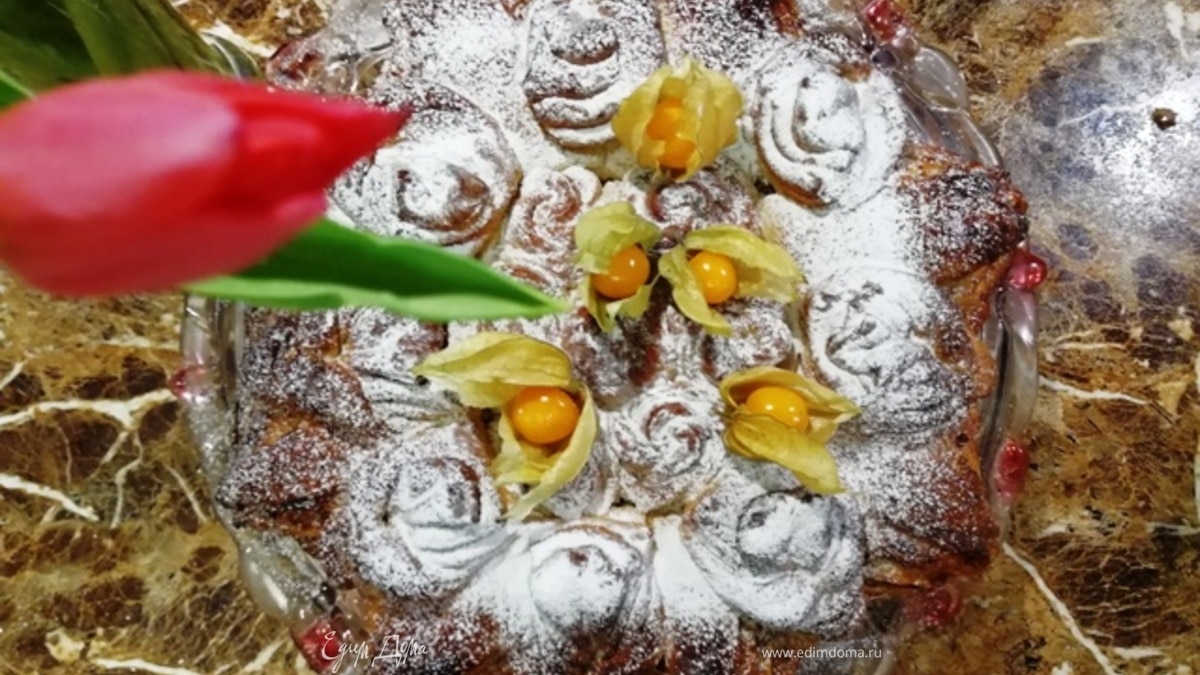 Королевская булка с финиками и лонганом