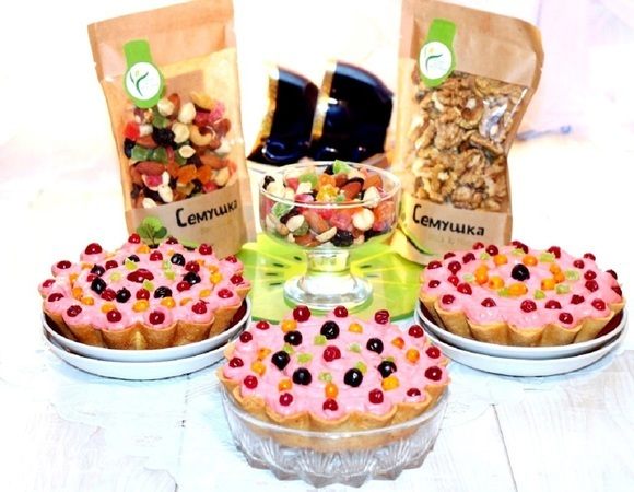 Тарт с малиной, манго и облепихой