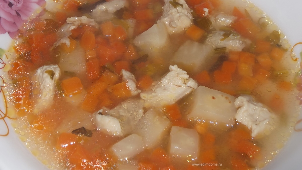 Суп морковный с куриной грудкой и сельдереем