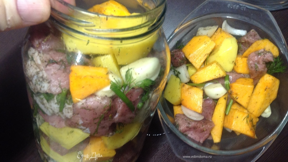 Мясо и овощи, запеченные в собственном соку