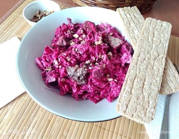 Салат со свеклой и куриной печенью