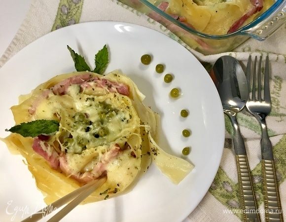 Паппарделле с ветчиной, сыром и зеленым горошком