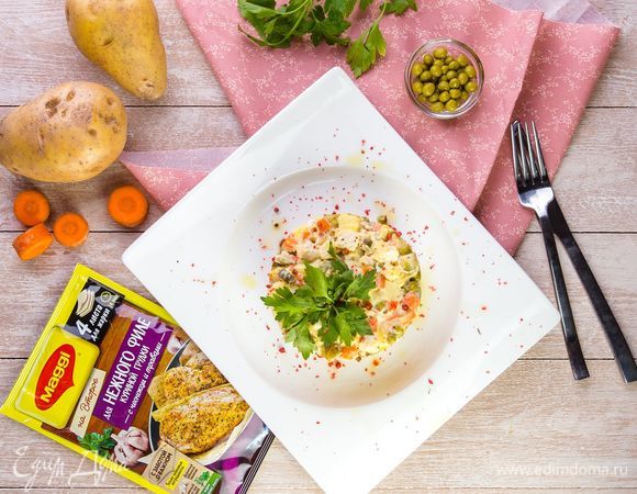 Салат оливье с чесночной курицей