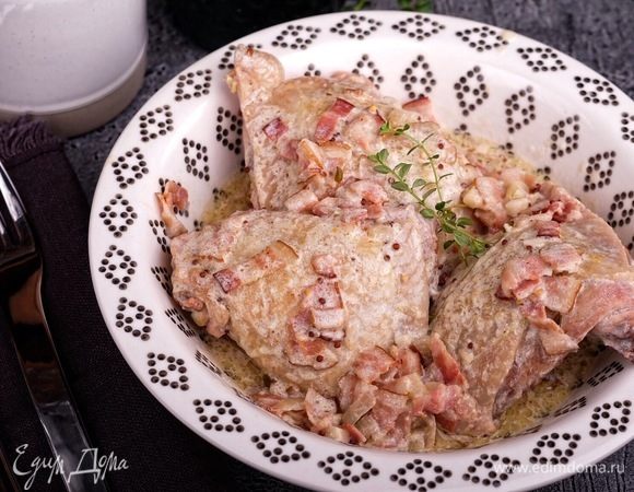 Куриные бедра в горчичном соусе с беконом