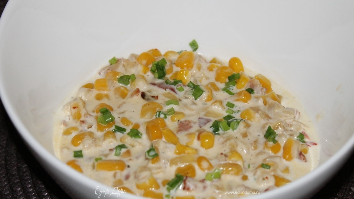 Кукуруза в сливочном соусе с хрустящим беконом и халапеньо