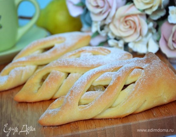 Булочки с изюмом и грушами