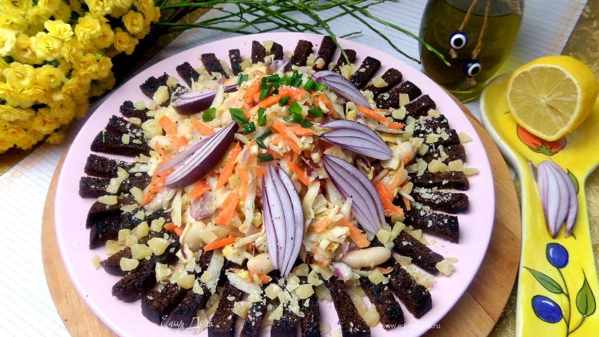 Cалат с курицей карри и фасолью