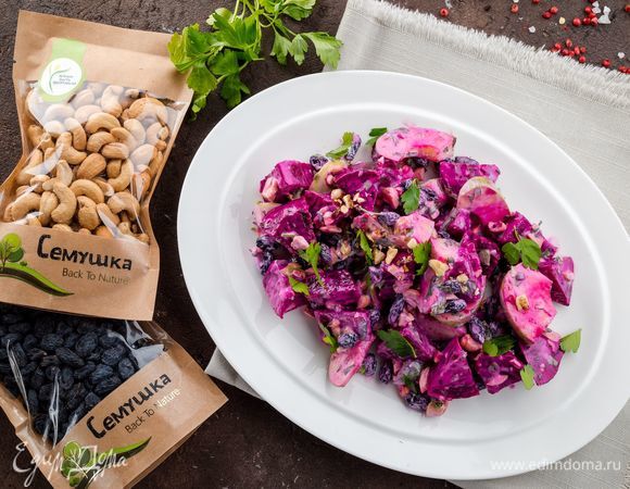 Салат со свеклой, изюмом и кешью Салат со свеклой, изюмом и кешью