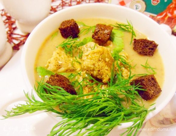 Cуп-пюре из фасоли с индейкой и чесночными гренками