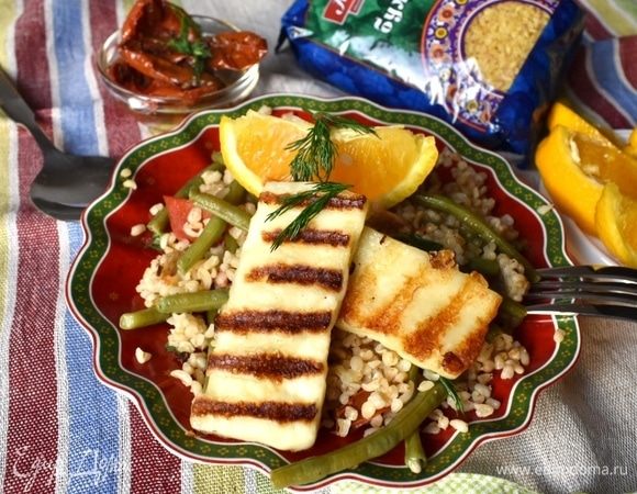 Пряный булгур с овощами и сыром халуми Пряный булгур с овощами и сыром халуми