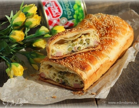 Слоеный пирог с яичницей-болтуньей Слоеный пирог с яичницей-болтуньей